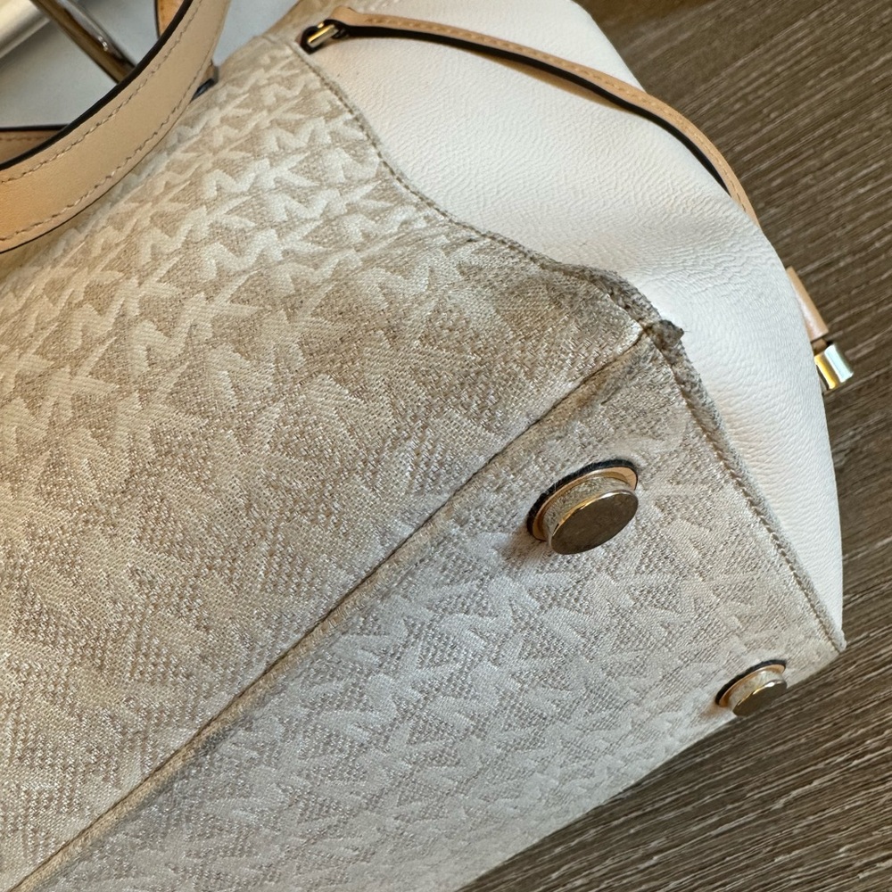 Michael Kors Cream and Tan Signature Tote - Picture 15 of 16